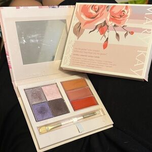Mary Kay Eyeshadow & lip gloss pallette Patricia Bonsaldi “into the garden”